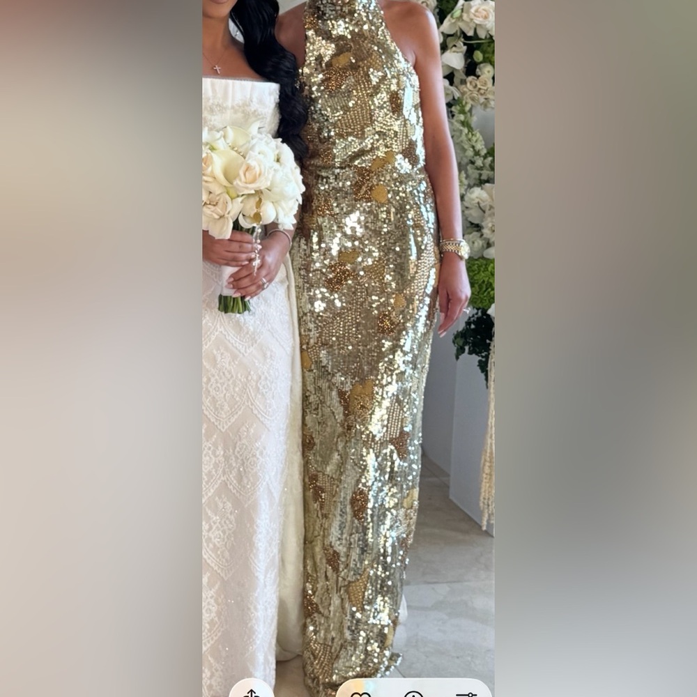 Elegant Sequin Gown - Picture 4 of 5